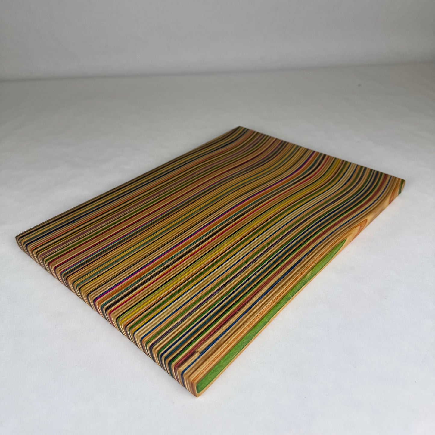 Recycled Skateboard Cutting Board (Medium - 10 x 14)